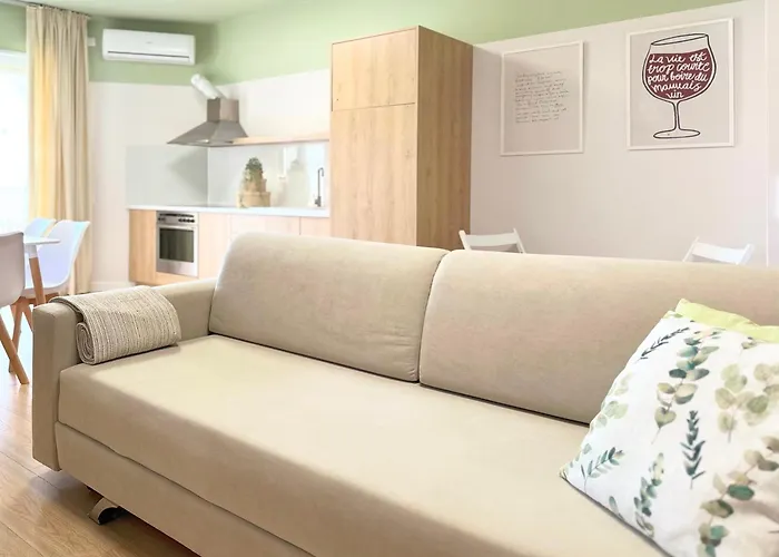 Apartment Cozy Nest Golem- 1 Min From The Golem (Tirana)
