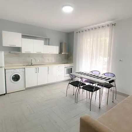Apartment Sea Side Golem- 1 Min From The