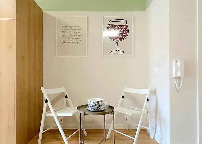 Cozy Nest Golem- 1 Min From The Golem